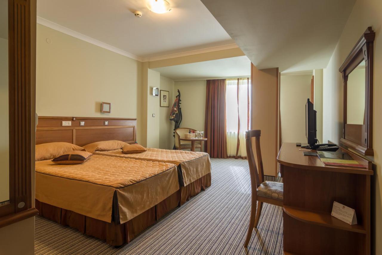 Diplomat Plaza Hotel & Resort Lukovit Ngoại thất bức ảnh