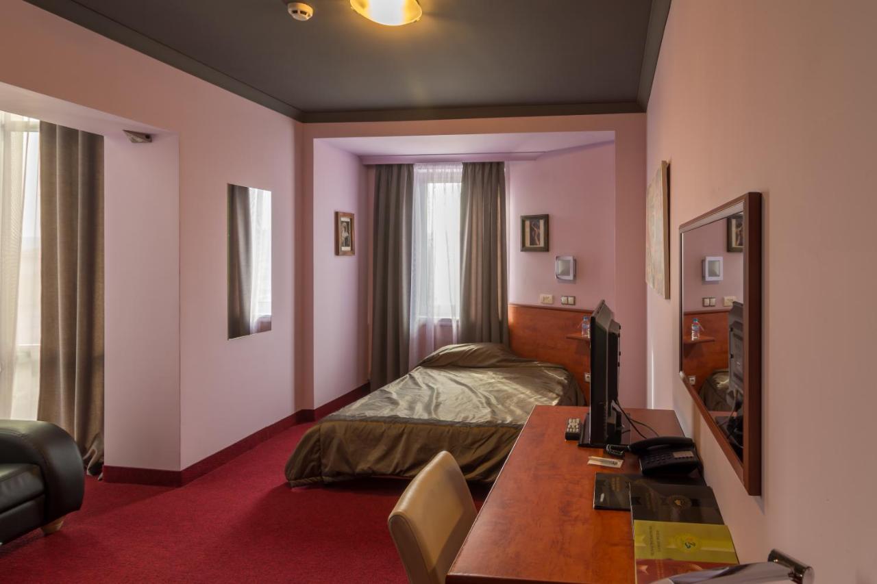 Diplomat Plaza Hotel & Resort Lukovit Ngoại thất bức ảnh